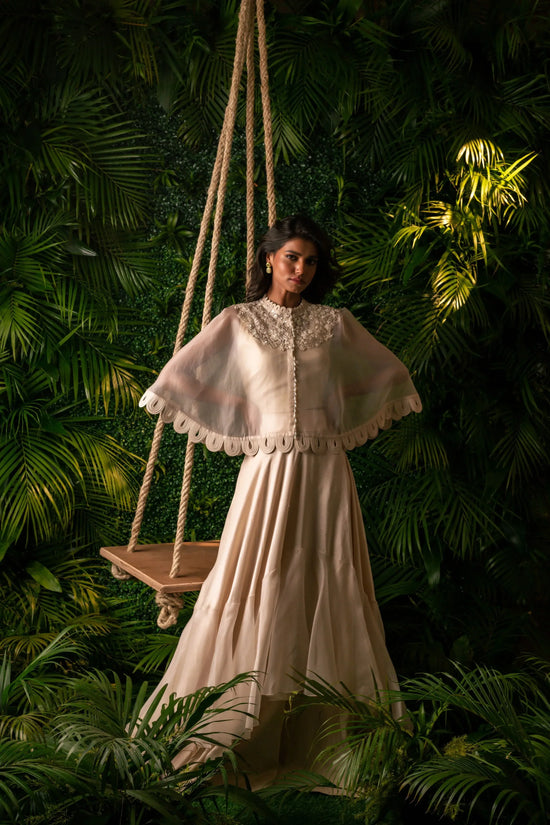 U Scallop Cape Ivory