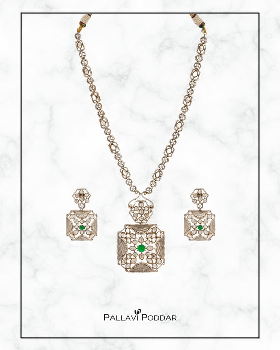 Amara Emerald Radiance Necklace Set